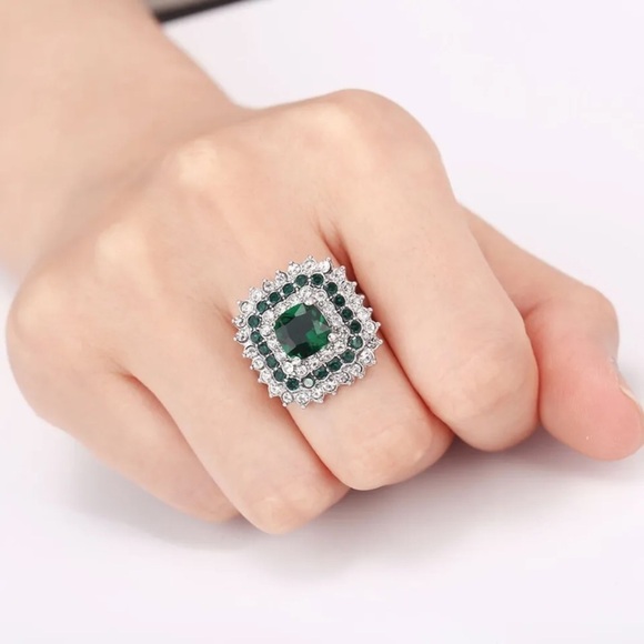 Emerald Green & Cubic Zircon Silver Ring - Size 8 - Picture 4 of 4